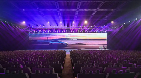 ＂史上最舒适发布会”：500张大沙发