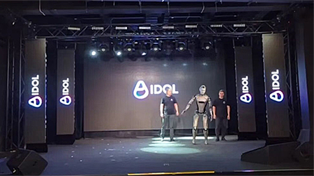 灾难级发布会！人形机器人舞台首秀当场扑街